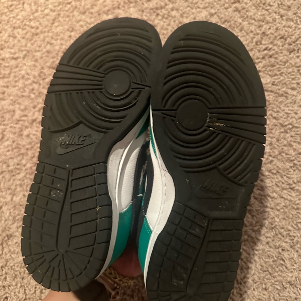 Nike Womens Green Dunk Low - Picture 3 of 6